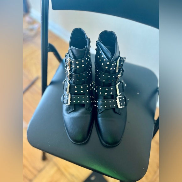 Studded strap ankle boots size 10 NWOT - Picture 3 of 5